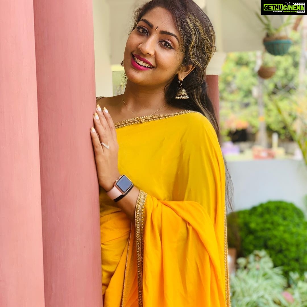 Navya Nair Instagram - Happy vishu to all ... photo credits @bijudhwanitarang 🤗🤗🤗🤗🤗