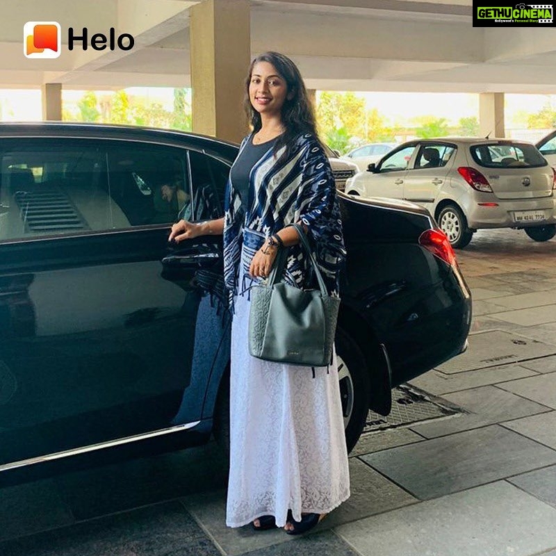 Navya Nair Instagram - Welcoming all my friends to hello app ... For exclusive content of mine please download #HeloApp and follow me there. Click the below link ππππππ http://m.helo-app.com/s/UkvrpNY Tag :- Instagram @helo_app #Heloapp