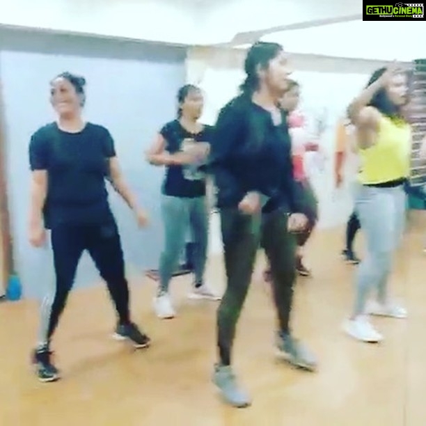 Navya Nair Instagram - Happy to get u back brenda babes .. zumba all cos of u 😂😂😂otherwise wer do i do all this ... @brenda.n_95