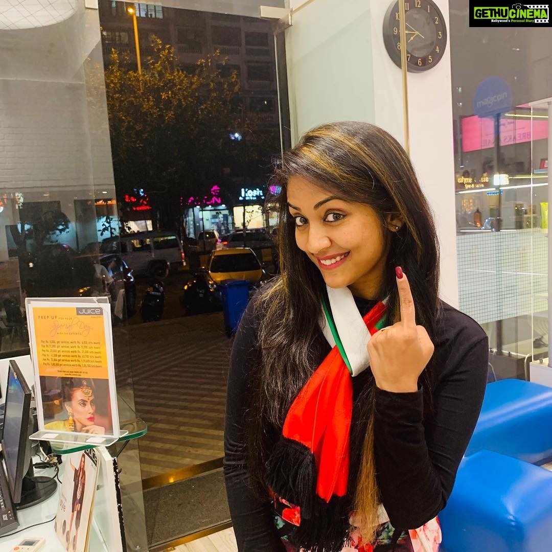 Navya Nair Instagram - Hair color ππππππblonde .../