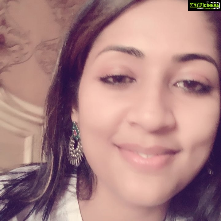 Navya Nair Instagram - *Navya Nair* http://m.helo-app.com/s/YFUTySp