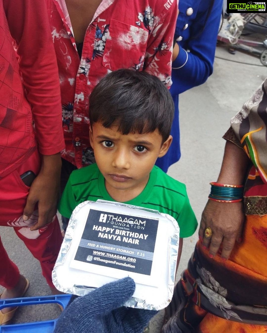 Navya Nair Instagram - Thank u so much preethi … the bestest bday gift fr me .. feeding them is such a divine gesture , and i am so happy abt it mole .. their innocent faces made my day .. may god bless u .. @preethisprasadan__