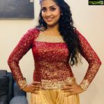 Navya Nair Instagram – 20 years of surya tv .. show .. rowdy babe .. make up @unnips styling @sabarinathnath .. had a lovely time .. thanx to the amazing encouraging audience ..