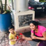 Navya Nair Instagram – My morning started with this flower from her … cheviyil vekkan thannathanennu thonnunnu , avalkku manassilaayi enikkithinde kuravundennu … 😂😂😂