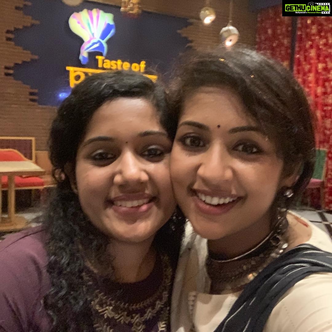 Navya Nair Instagram - Party night ❤️❤️❤️