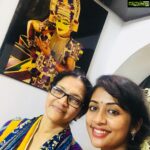 Navya Nair Instagram - With sobha Chechi ... jeevan thulumbunna bhavathode asaan.. pranaamam (Kalamandalam geethanandan asaan)
