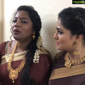 Navya Nair Instagram - After math of all the photos sessions ... wen all lik minded buddies are together... laugh , love , music ...kisses to u saya.. my videography🤦🏼‍♀️🤦🏼‍♀️🤦🏼‍♀️🤦🏼‍♀️