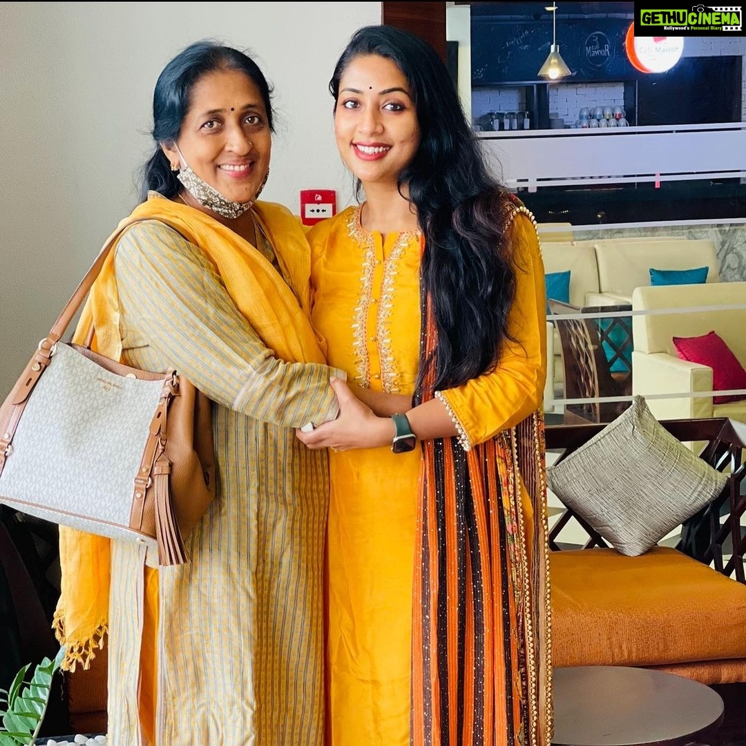 Navya Nair Instagram - To the forever happiest souls in my life .. my@mom and my brother … love u both to the moon and back .. happy bday to my amma and kannaaaa … ummmaaa…
