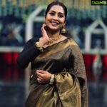 Navya Nair Instagram - Do a good deed and throw it in the river , one day it will come back to you in the desert … Muh @amal_ajithkumar Saree @jugalbandhi Styling and blouse @sabarinathk_ Accessories @mayoorajewels_by_archana Assisted by @afsal_.3578