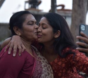Navya Nair Instagram - എന്റെ ലളിതാന്റി ... എനിക്ക് സഹിക്കാൻ പറ്റുന്നില്ല.. will miss u terribly aunty .. love u so much .. ഒരുതീലും എന്റെ അമ്മ ..ജീവിതത്തിലും അങ്ങനെ തന്നെ .., ''നമ്മൾ ഒരു നക്ഷത്രമാടി ,ചിത്തിര '' ഇനി അതു പറയാൻ ലളിതാന്റി ഇല്ല .. 

എന്റെ സഹപ്രവർത്തകയല്ല , സ്നേഹിതയായിരുന്നു ,അമ്മയായിരുന്നു .. ഇഷ്ടപ്പെട്ടൊരെ ഭഗവാനിങ്ങനെ വിളിക്കുമ്പോ , നിശ്ശബ്ദയായി പോകുന്നു .. 

മരണം വരെ അഭിനയിക്കണം , വീട്ടിലിരിക്കേണ്ടി വരരുത് , അതായിരുന്നു ആഗ്രഹം .. അതങ്ങനെ തന്നെ നടന്നു ..