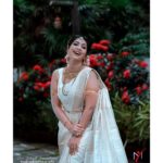 Navya Nair Instagram - Happy diwali to everyone .. A photoshoot with gayiamma after so long .. @mayooribeautyclinic … Thank u fr this bridal look again aft 12 years 🤣🤣🤣