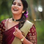 Navya Nair Instagram - If you@love someone , you are always joined with them in joy , in absence , in solitude , in strife … Rumi ❤️ Pic courtesy @3leaf_fashion_photography Make up @brandy_makeup_artist Styling @sabarinathk_ Costumes @thanzscouture