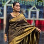 Navya Nair Instagram - Do a good deed and throw it in the river , one day it will come back to you in the desert … Muh @amal_ajithkumar Saree @jugalbandhi Styling and blouse @sabarinathk_ Accessories @mayoorajewels_by_archana Assisted by @afsal_.3578