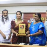 Navya Nair Instagram – 12th Bharath murali cultural awards .. best actress for oruthee , film directed by @vkprakash61 and produced by @benzyproductions nazer ikka .. script by sureshbabu .. thank u sharath sir ,vijayakrishnan sir and pallisery sir and all others who are involved in the jury .. thank u minister smt chinjurani and sakhavu panniyan raveendran sir for your valuable presence and appreciating words .