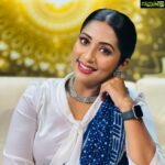 Navya Nair Instagram - ❤️❤️❤️ MUH @amal_ajithkumar Styling @sabarinathk_ Assisted by @vikramanvijitha Costumes @byhand.in Accessories @mayoorajewels_by_archana