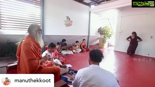 Navya Nair Instagram - Dance it out ❤️❤️❤️❤️guru manu master .. @manuthekkoot