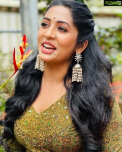 Navya Nair Instagram - Perfection is found in accepting your imperfections ... ❤️❤️❤️
Back stage star magic @anopjohn 

MUA @amal_ajithkumar 
Styling @sabarinathk_ 
Costumes @klumbyprajinajaanaki 
Assisted by @afsal_.3578