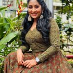 Navya Nair Instagram - Perfection is found in accepting your imperfections ... ❤️❤️❤️ Back stage star magic @anopjohn MUA @amal_ajithkumar Styling @sabarinathk_ Costumes @klumbyprajinajaanaki Assisted by @afsal_.3578