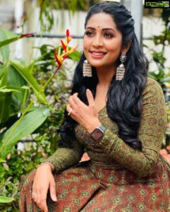 Navya Nair Instagram - Perfection is found in accepting your imperfections ... ❤️❤️❤️
Back stage star magic @anopjohn 

MUA @amal_ajithkumar 
Styling @sabarinathk_ 
Costumes @klumbyprajinajaanaki 
Assisted by @afsal_.3578