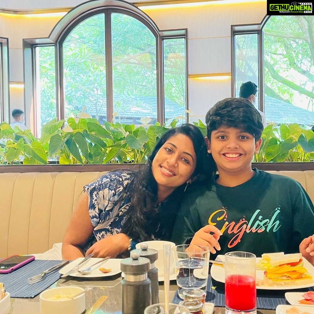 Navya Nair Instagram - Lifeline ... u and me .. mine ❤️❤️❤️❤️ The Oberoi, Bengaluru