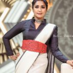 Navya Nair Instagram - Live life to the fullest ... MUA @sijanmakeupartist Styling @sabarinathk_ Accessories @mayoorajewels_by_archana Saree @byhand.in Stills @midhun_saarkkara_ The Oberoi, Bengaluru