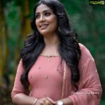 Navya Nair Instagram - Eid mubarak to everyone ... ❤️❤️❤️ Pic courtesy @midhun_saarkkara_ MUH @sijanmakeupartist Styling @sabarinathk_ Costume @fatiz_official