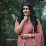 Navya Nair Instagram - Eid mubarak to everyone ... ❤️❤️❤️ Pic courtesy @midhun_saarkkara_ MUH @sijanmakeupartist Styling @sabarinathk_ Costume @fatiz_official