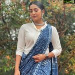Navya Nair Instagram - ❤️❤️❤️ MUH @amal_ajithkumar Styling @sabarinathk_ Assisted by @vikramanvijitha Costumes @byhand.in Accessories @mayoorajewels_by_archana