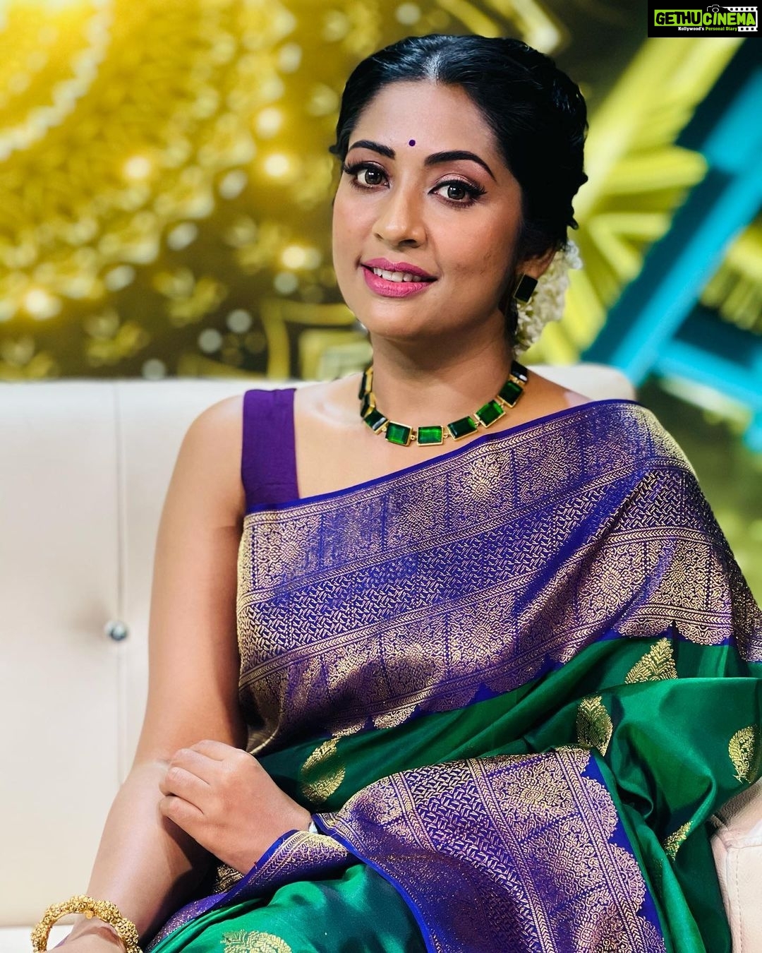 Navya Nair Instagram - What u seek is seeking you ❤️❤️❤️ Make up @amal_ajithkumar Costumes @beenaseematti @seemattitextiles Styling @sabarinathk_ Stills @acp_photography790 Assisted by @vikramanvijitha Accessories @keyaa_by_kartika