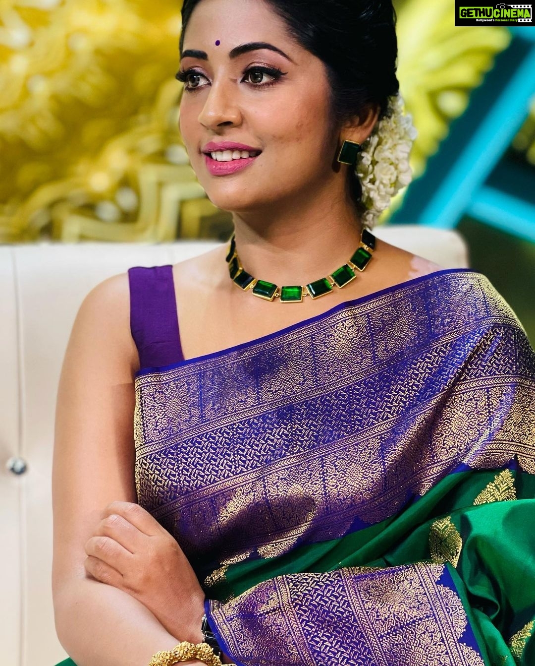Navya Nair Instagram - What u seek is seeking you ❤️❤️❤️ Make up @amal_ajithkumar Costumes @beenaseematti @seemattitextiles Styling @sabarinathk_ Stills @acp_photography790 Assisted by @vikramanvijitha Accessories @keyaa_by_kartika