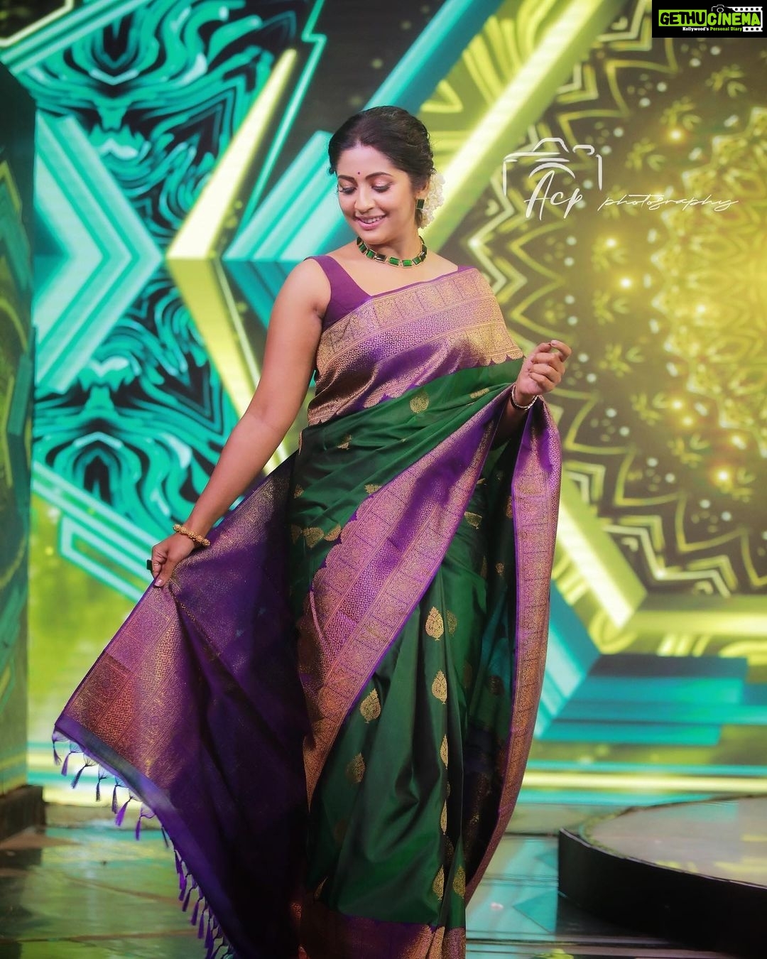 Navya Nair Instagram - What u seek is seeking you ❤️❤️❤️ Make up @amal_ajithkumar Costumes @beenaseematti @seemattitextiles Styling @sabarinathk_ Stills @acp_photography790 Assisted by @vikramanvijitha Accessories @keyaa_by_kartika