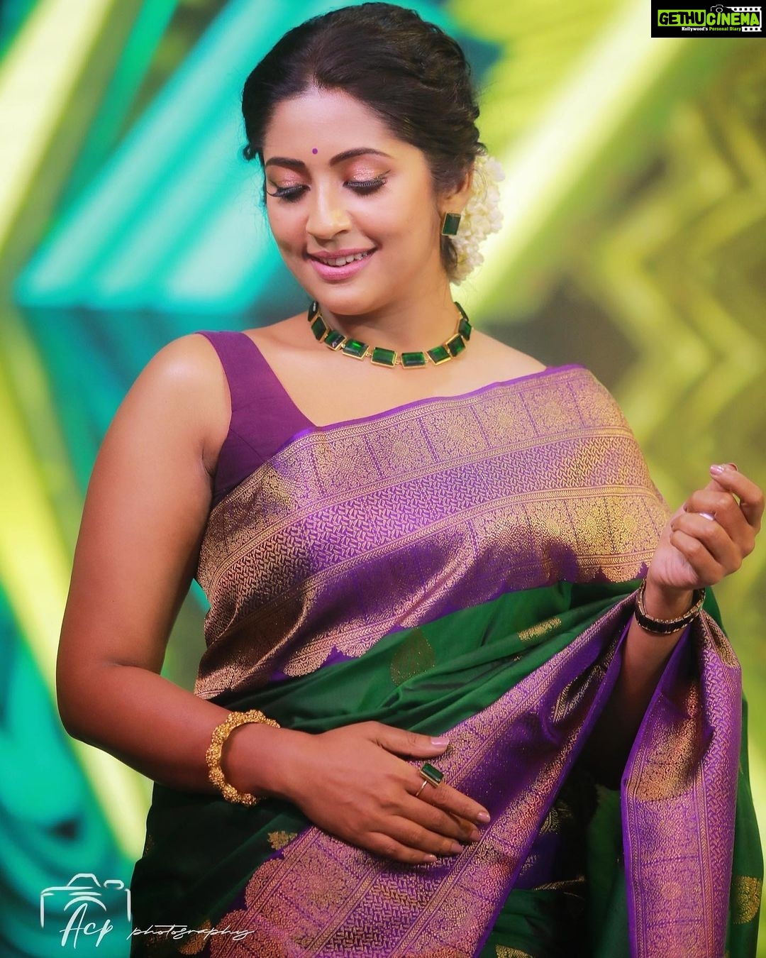 Navya Nair Instagram - What u seek is seeking you ❤️❤️❤️ Make up @amal_ajithkumar Costumes @beenaseematti @seemattitextiles Styling @sabarinathk_ Stills @acp_photography790 Assisted by @vikramanvijitha Accessories @keyaa_by_kartika