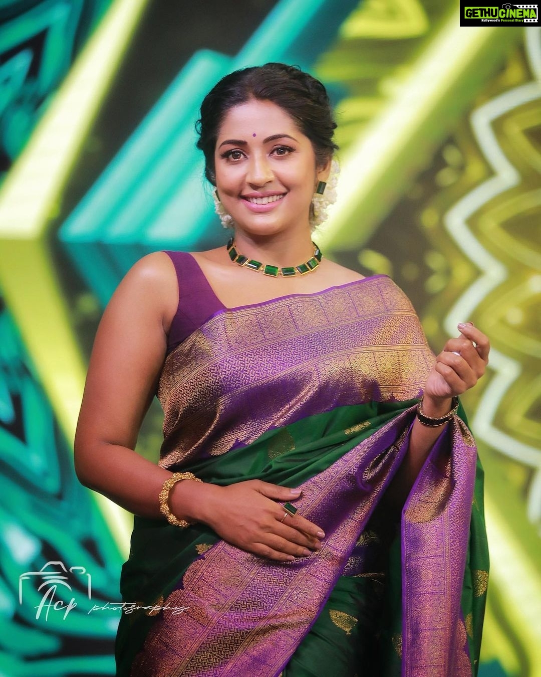 Navya Nair Instagram - What u seek is seeking you ❤️❤️❤️ Make up @amal_ajithkumar Costumes @beenaseematti @seemattitextiles Styling @sabarinathk_ Stills @acp_photography790 Assisted by @vikramanvijitha Accessories @keyaa_by_kartika