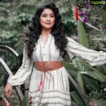 Navya Nair Instagram - Stills @nithin_c_nandakumar Make up @sijanmakeupartist Styling @sabarinathk_ Costumes @byhand.in Assisted by @vikramanvijitha
