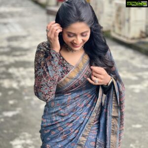 Navya Nair Instagram - Enjoy life .. there is plenty of time to be dead ... 
make up and hair style @amal_ajithkumar 
Styling @sabarinathk_ 
Costume coutesy @klumbyprajinajaanaki 
Accessories @keyaa_by_kartika