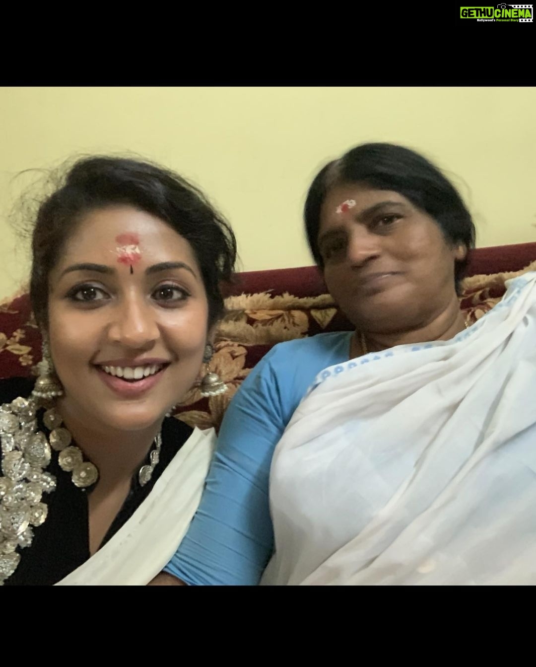 Navya Nair Instagram - Mothers day to all 🤗🤗🤗