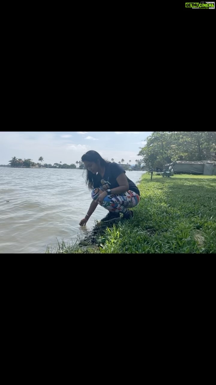 Navya Nair Instagram - Such a serene place .. @punnamadaresort Punnamada Resort, Alleppey