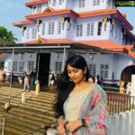 Navya Nair Instagram – Muthappan temple .. valappattanam river .. scenic beauty .. awesome darshan ..costume @crysalzz_mijununizar