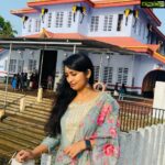 Navya Nair Instagram – Muthappan temple .. valappattanam river .. scenic beauty .. awesome darshan ..costume @crysalzz_mijununizar