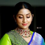 Navya Nair Instagram - Lovers dont finally meet somewhere , they are in each other all along .. rumi ❤️❤️❤️ MUA @amal_ajithkumar styling @sabarinathk_ loved the blouse sabbu Jewellery @sangeetha916gold Saree @seemattitextiles