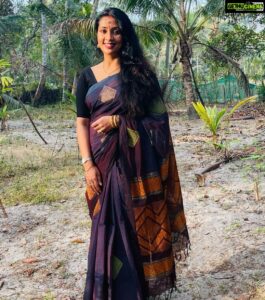 Navya Nair Instagram - നാട് ... 🌈🌈🌈