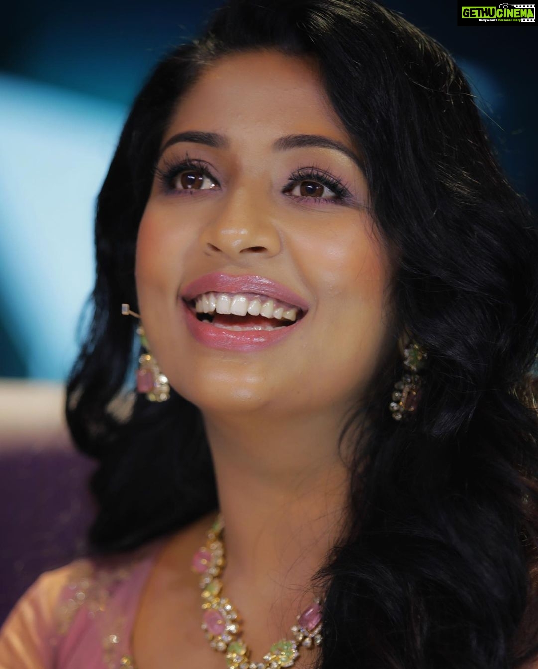 Navya Nair Instagram - Thank u anandu fr these very much candid clicks .. make up @sijanmakeupartist styling @sabarinathk_ accessories @sangeetha916gold costumes @ioara_couture .. @flowers_starmagic @anopjohn