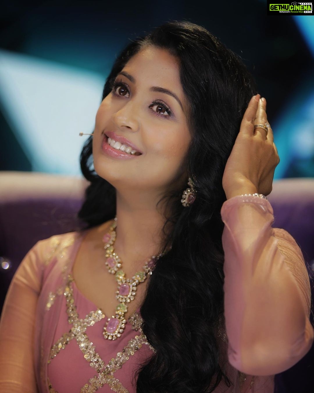 Navya Nair Instagram - Thank u anandu fr these very much candid clicks .. make up @sijanmakeupartist styling @sabarinathk_ accessories @sangeetha916gold costumes @ioara_couture .. @flowers_starmagic @anopjohn