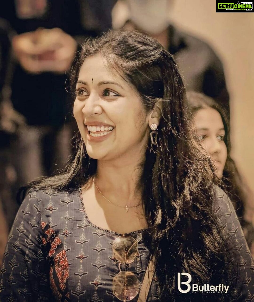 Navya Nair Instagram - Thanx fr the click 🤗🤗🤗 @butterflyentertainmentsonline