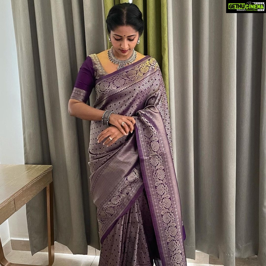 Navya Nair Instagram - When i got ready fr todays inauguration ...costume @sareestoriesbymidhila , i am in love with the saree midhila .. styling @sabarinathk_ accessories @mayoorajewels_by_archana
