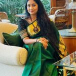 Navya Nair Instagram - They deem me bad because I will not sell my days for gold ; and I deem them mad because they think my days have a price 🤗🤗🤗 .. and thank u deepthi fr this mural painted saree and my eve fav terracota jewellery .. @samskrtidesigns_ #love #peace #livetothefullest The Oberoi, Bengaluru