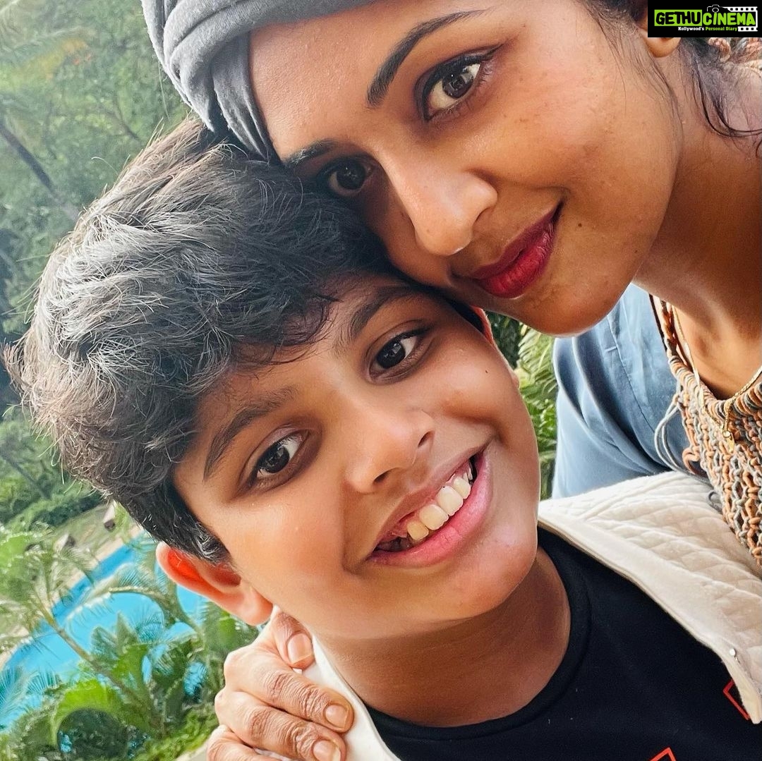 Navya Nair Instagram - Bfr flying aft flying 🙆🏻♀️🙆🏻♀️🙆🏻♀️ blr ❤️❤️❤️