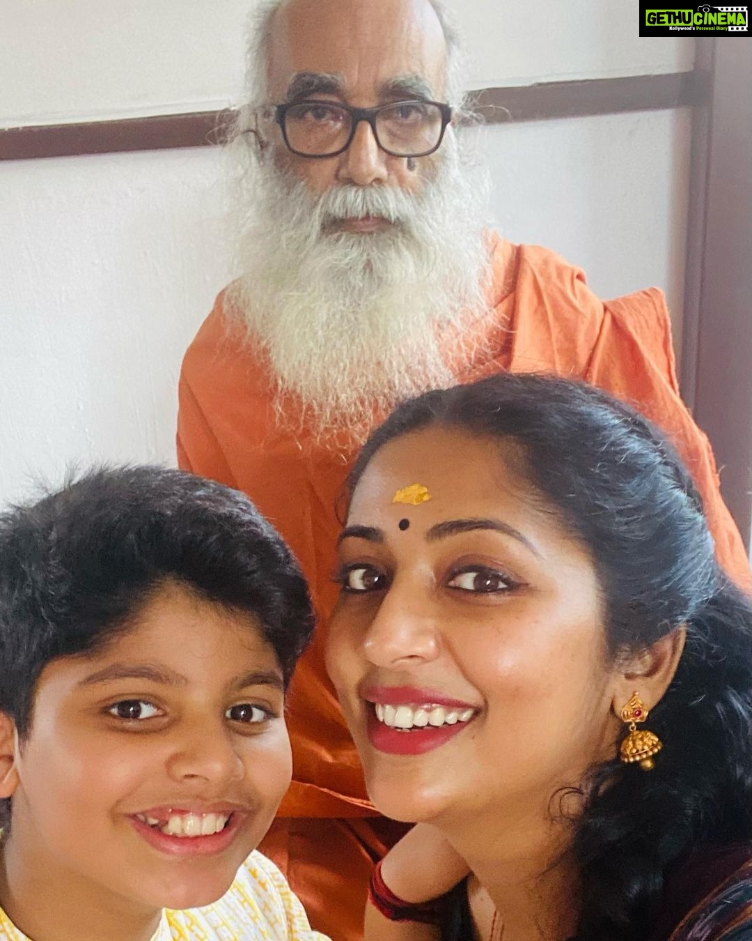 Navya Nair Instagram - Manu mashum njangalum 😍😍😍