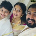 Navya Nair Instagram – Not alwAys eYe to eYe bt alwAys heArt to heArt 🥰🥰🤗🤗…