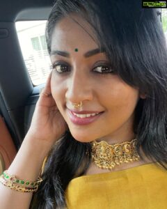 Navya Nair Instagram - A woman is to be loved , not understood .. OSHO Styling @sabarinathk_ Jewellery by @mayoorajewels_by_archana